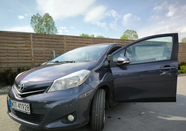 Toyota Yaris cena 23500 przebieg: 203846, rok produkcji 2012 z Otwock małe 121